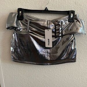Kolly Silver-Metallic mini skirt w oversized buckle